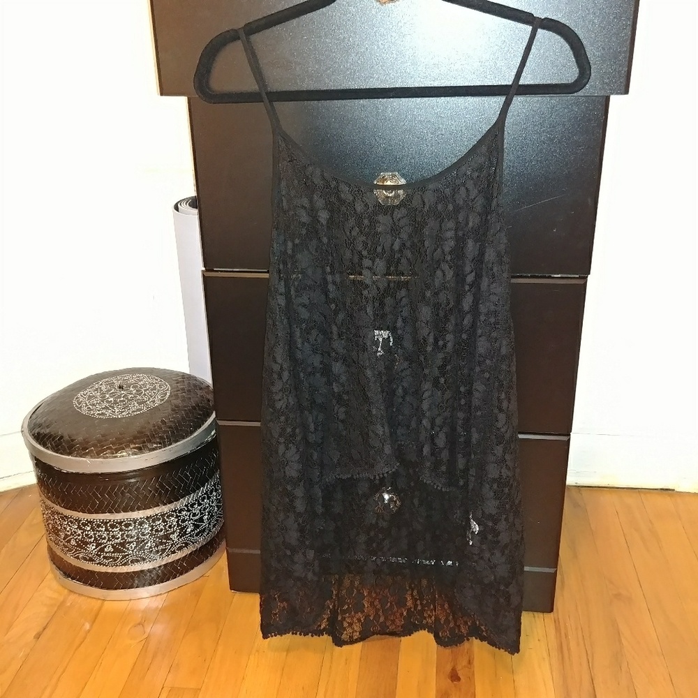 Flowy Lace Top - Picture 2 of 3